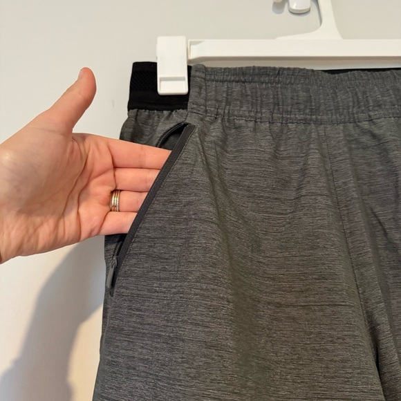 Adidas Aeroready Men’s Gray Athletic Lined Shorts drawstring 5” inseam Small - Picture 2 of 13